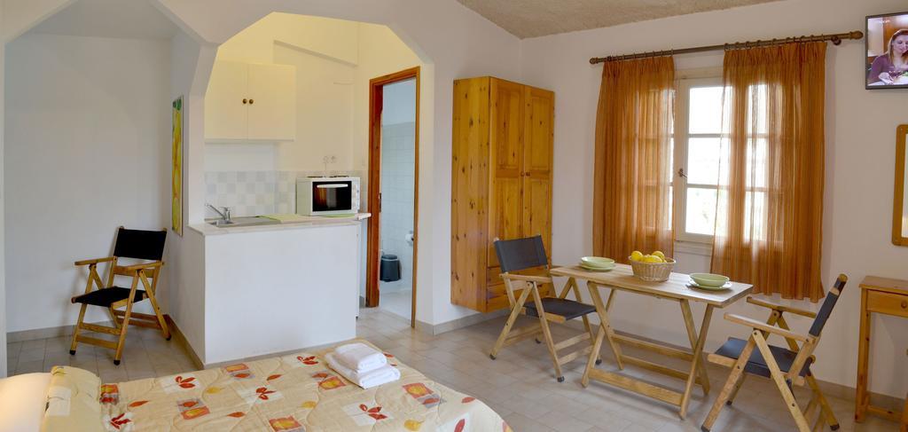 Villa Yiotevi Poros Town المظهر الخارجي الصورة